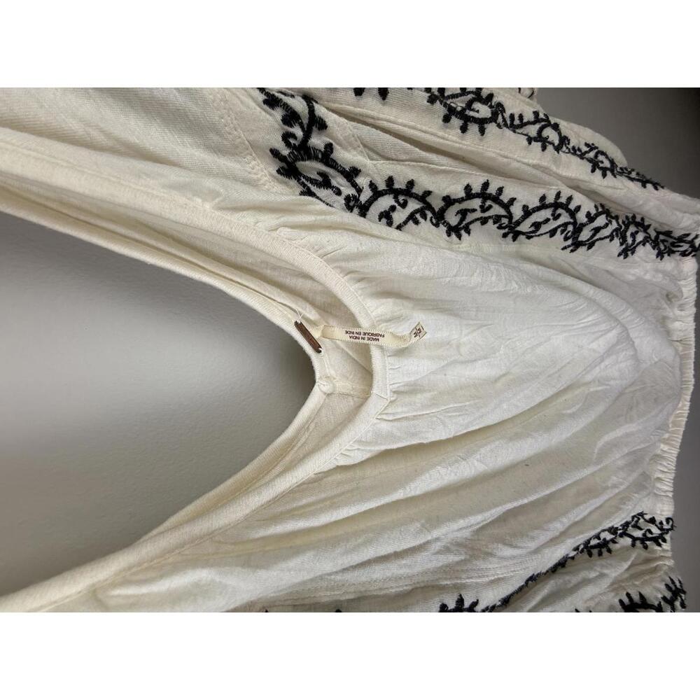 Free People White and Blue Sevilla Embrodiered V-Neck Poncho Top - Size - Medium - Picture 4 of 5